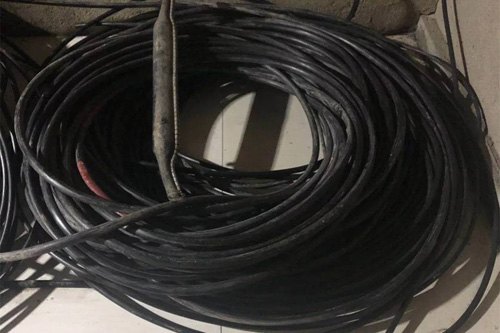 訊電纜被盜割，警方雷霆出擊抓獲犯罪嫌疑人 